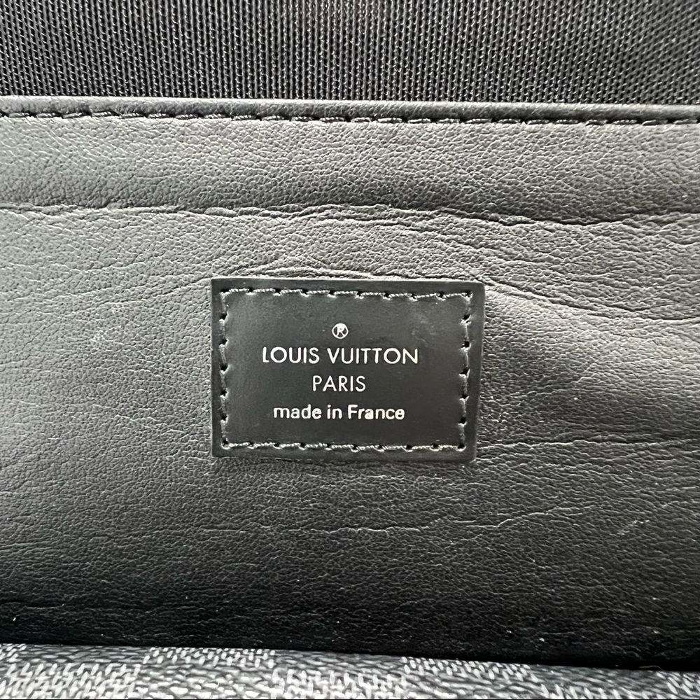 Louis Vuitton Case - Picture 13 of 15